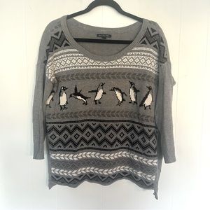 American Eagle Gray Fair Isle Penguin Print Sweater Women’s Size Medium